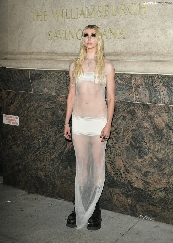Taylor Momsen photo 5 of 1237