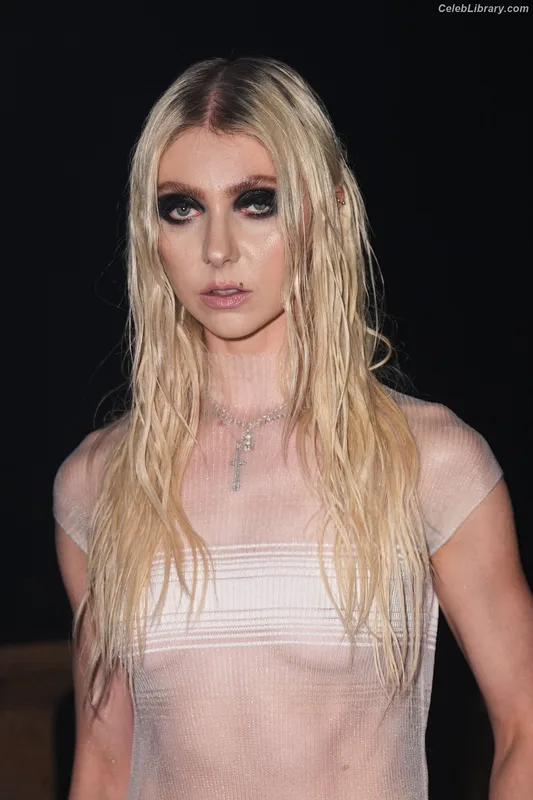 Taylor Momsen photo 9 of 1237