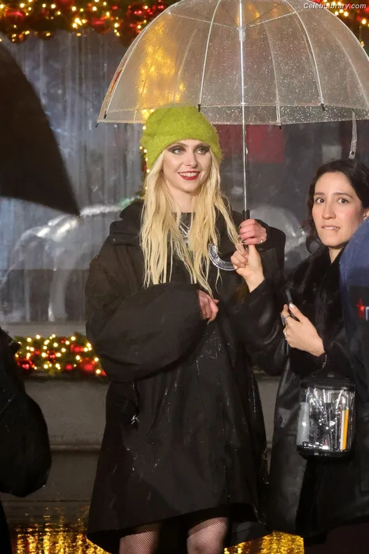 Taylor Momsen photo 1 of 1237