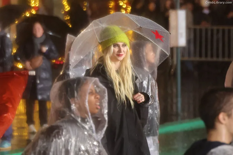 Taylor Momsen photo 4 of 1237