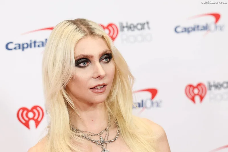 Taylor Momsen photo 13 of 1237