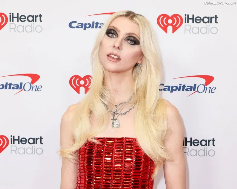 Taylor Momsen photo 14 of 1237