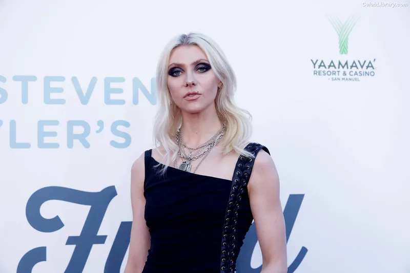 Taylor Momsen photo 24 of 1237