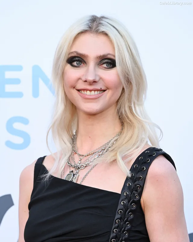 Taylor Momsen photo 6 of 1237
