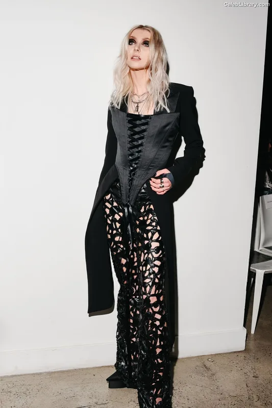 Taylor Momsen photo 9 of 1237