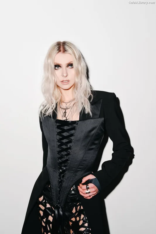 Taylor Momsen photo 11 of 1237