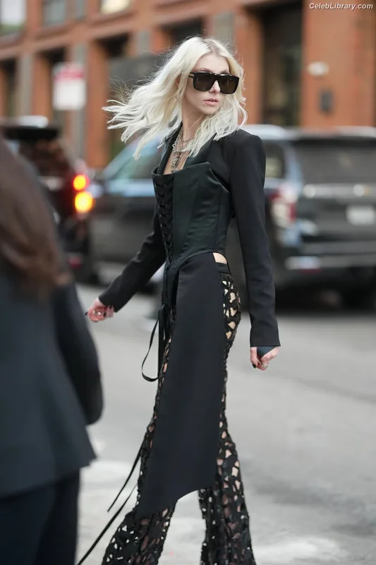 Taylor Momsen photo 13 of 1237