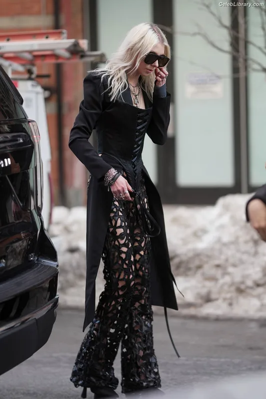 Taylor Momsen photo 14 of 1237