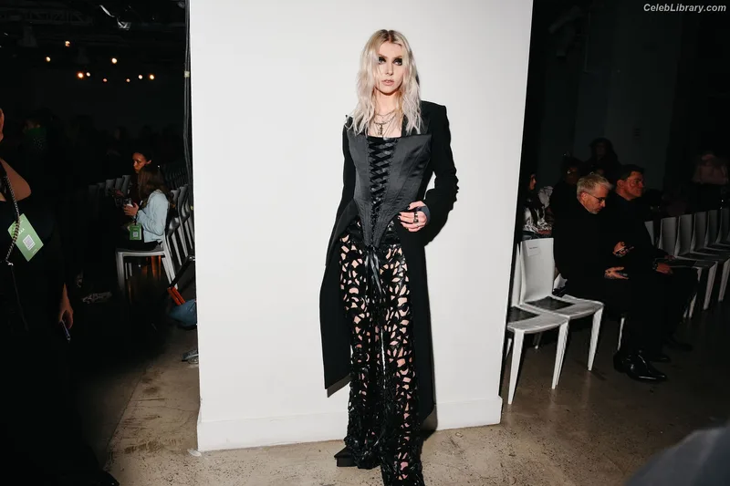 Taylor Momsen photo 15 of 1237