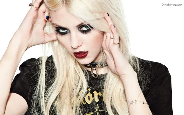 Taylor Momsen photo 4 of 1237