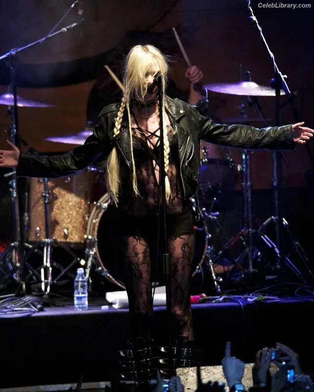 Taylor Momsen photo 9 of 1237
