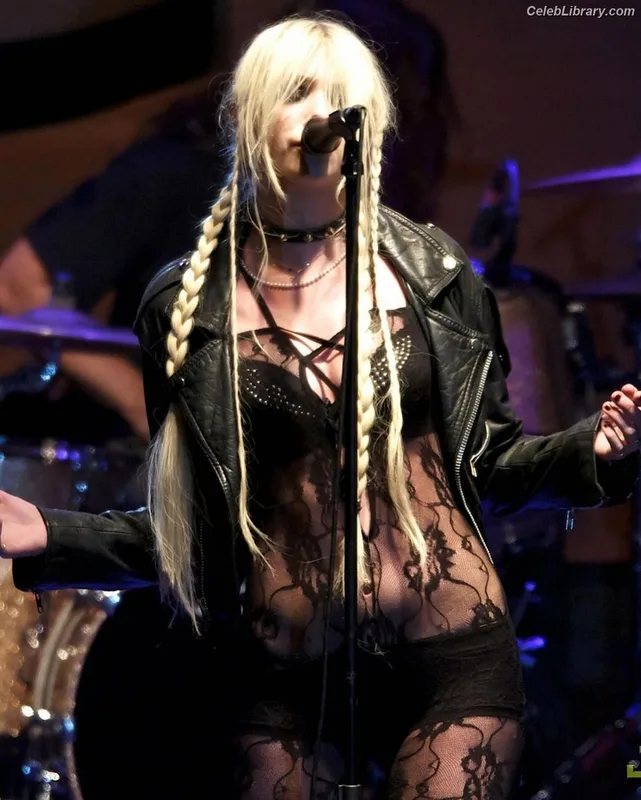 Taylor Momsen photo 15 of 1237
