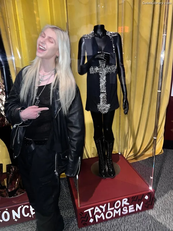 Taylor Momsen photo 16 of 1237