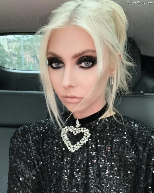 Taylor Momsen photo 23 of 1237