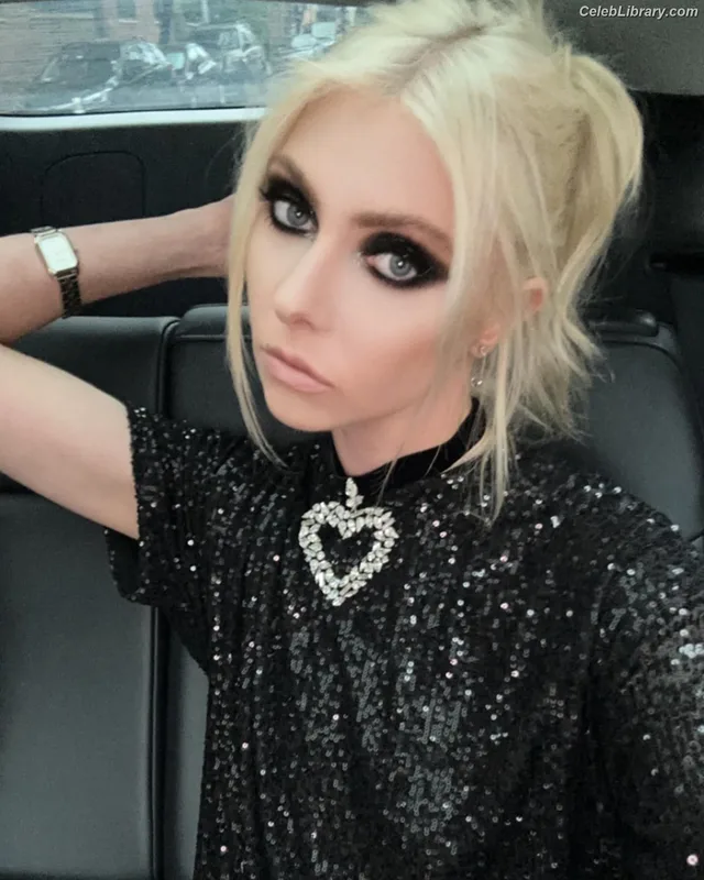 Taylor Momsen photo 24 of 1237