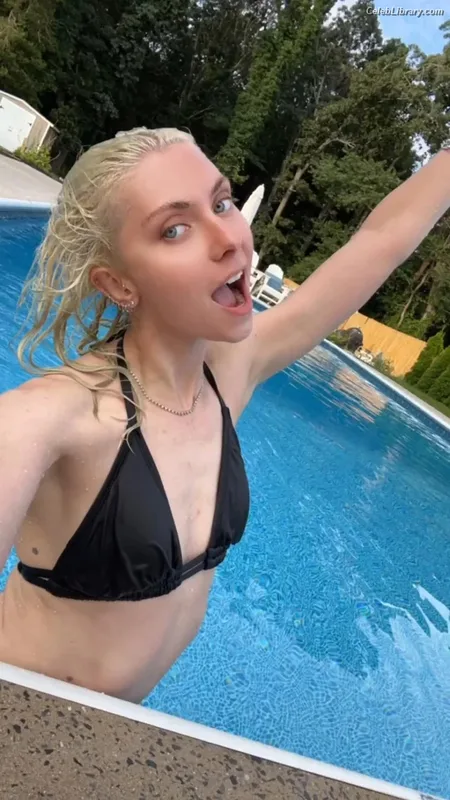 Taylor Momsen photo 8 of 1237