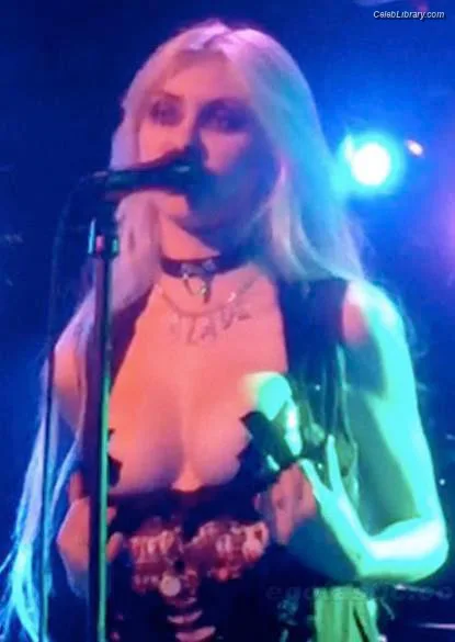 Taylor Momsen photo 21 of 1237