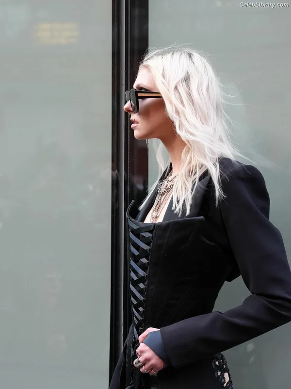 Taylor Momsen photo 15 of 1237