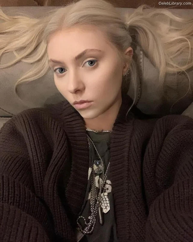 Taylor Momsen photo 18 of 1237
