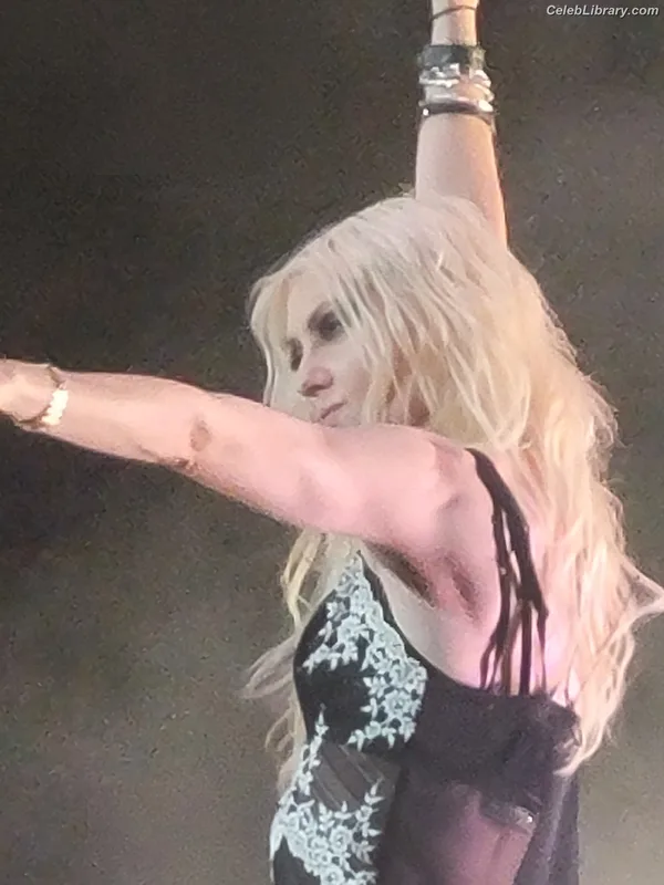 Taylor Momsen photo 15 of 1237
