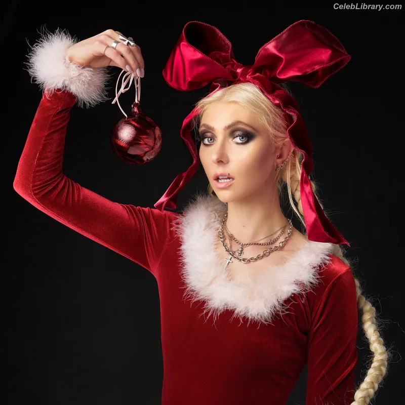 Taylor Momsen photo 2 of 1237