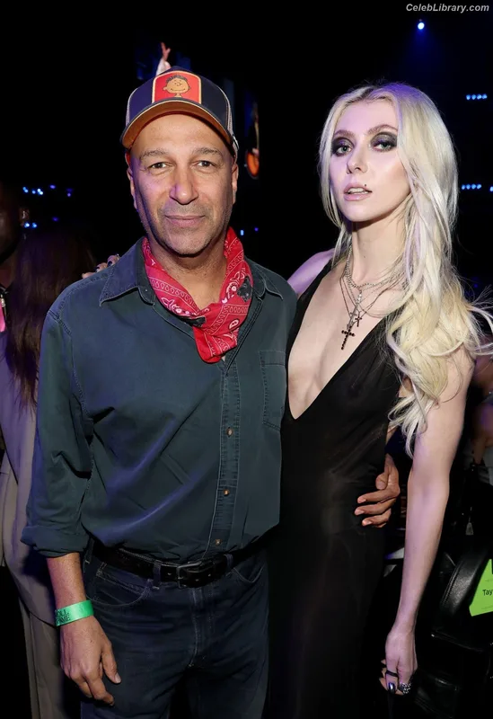 Taylor Momsen photo 5 of 1237