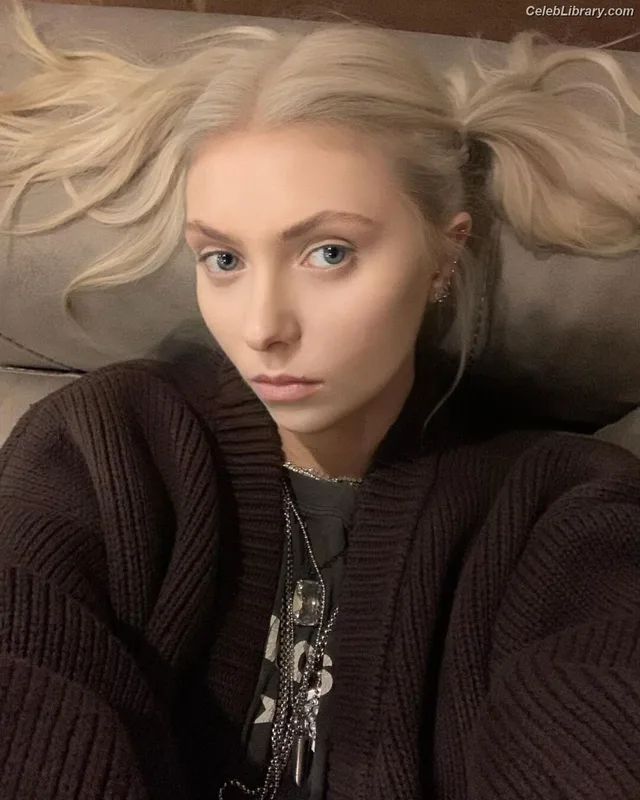Taylor Momsen photo 24 of 1237