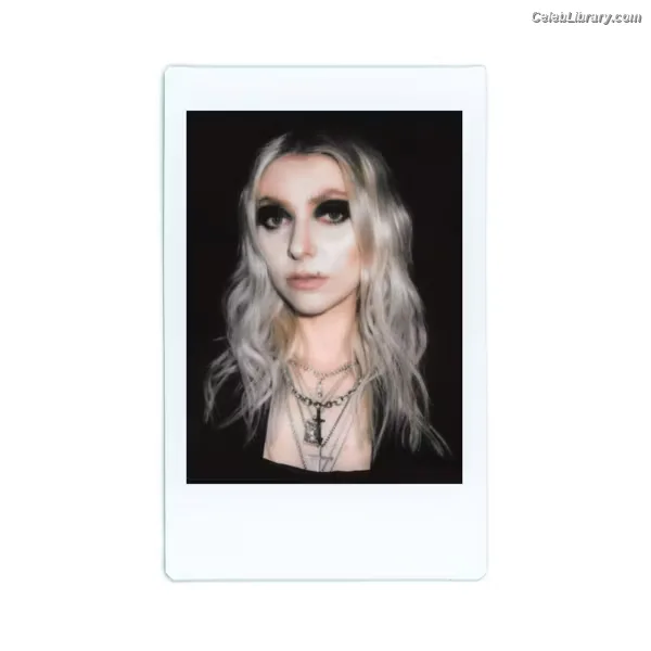 Taylor Momsen photo 1 of 1237