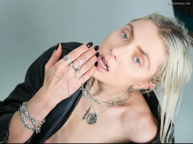 Taylor Momsen photo 16 of 1237