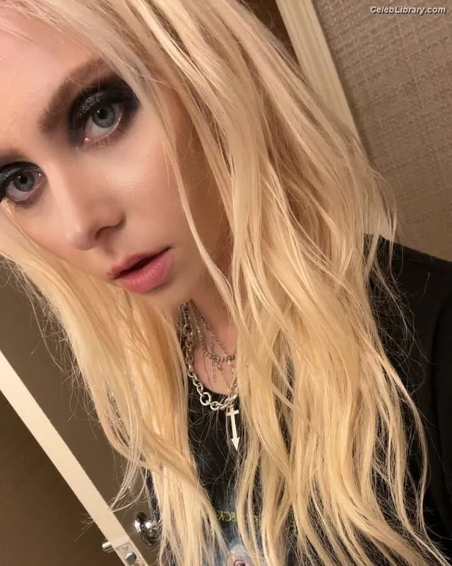Taylor Momsen photo 4 of 1237