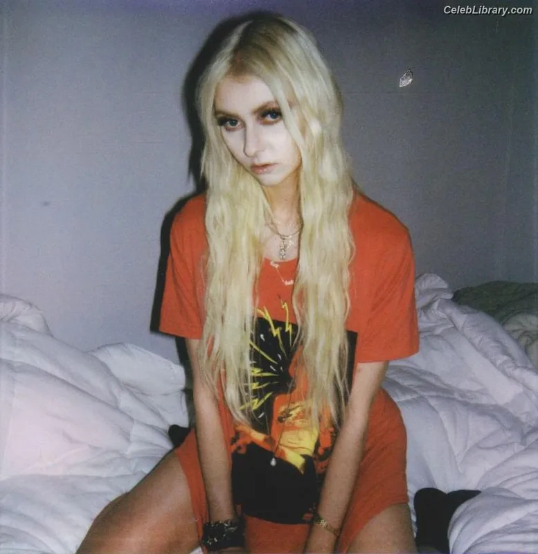 Taylor Momsen photo 16 of 1237