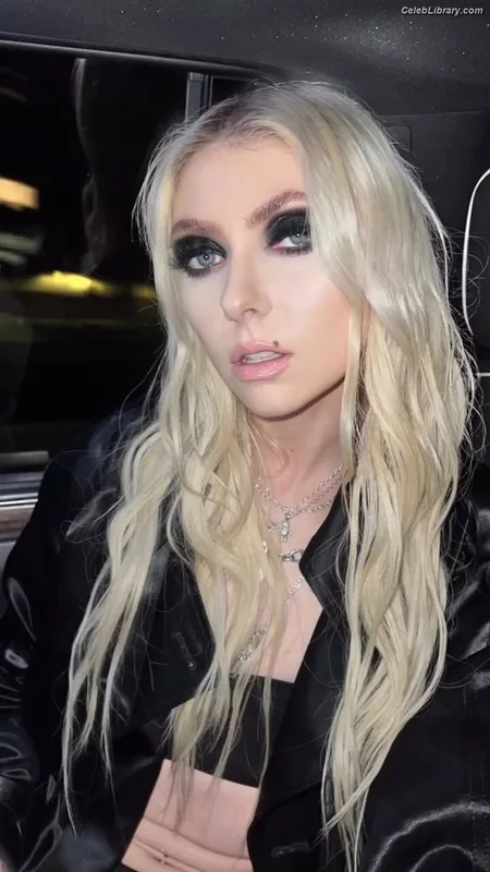 Taylor Momsen photo 18 of 1237