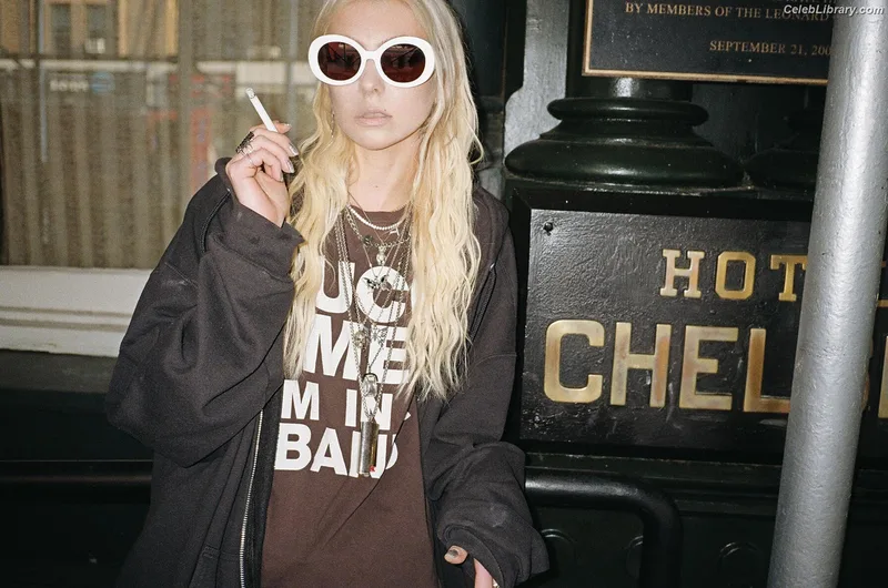 Taylor Momsen photo 10 of 1237