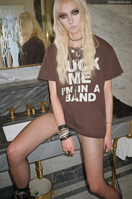 Taylor Momsen photo 16 of 1237