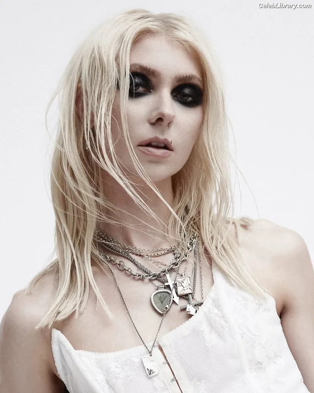 Taylor Momsen photo 23 of 1237
