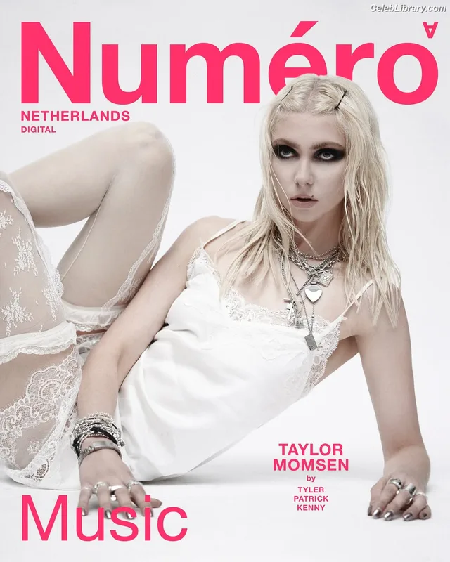 Taylor Momsen photo 2 of 1237