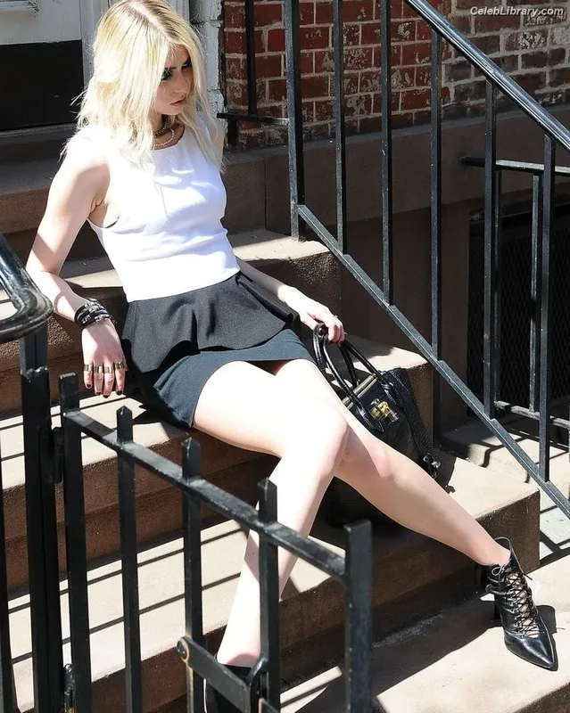 Taylor Momsen photo 22 of 1237