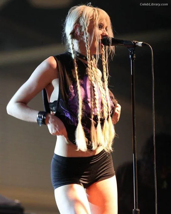 Taylor Momsen photo 7 of 1237