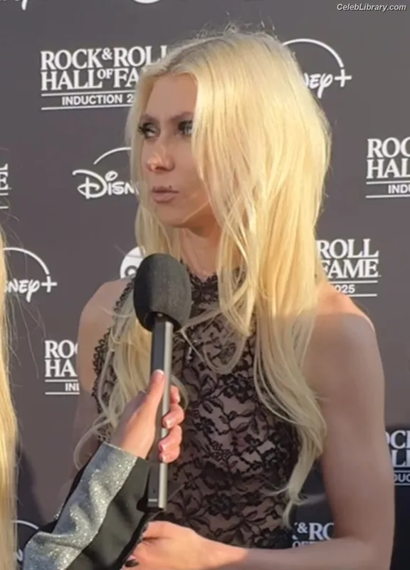 Taylor Momsen photo 16 of 1237