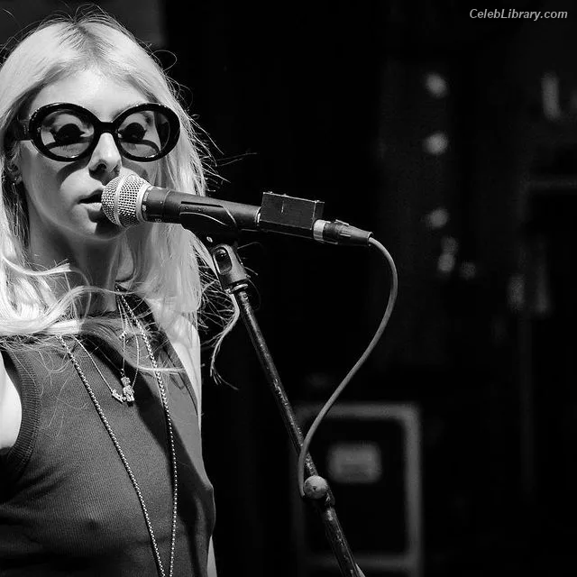Taylor Momsen photo 19 of 1237