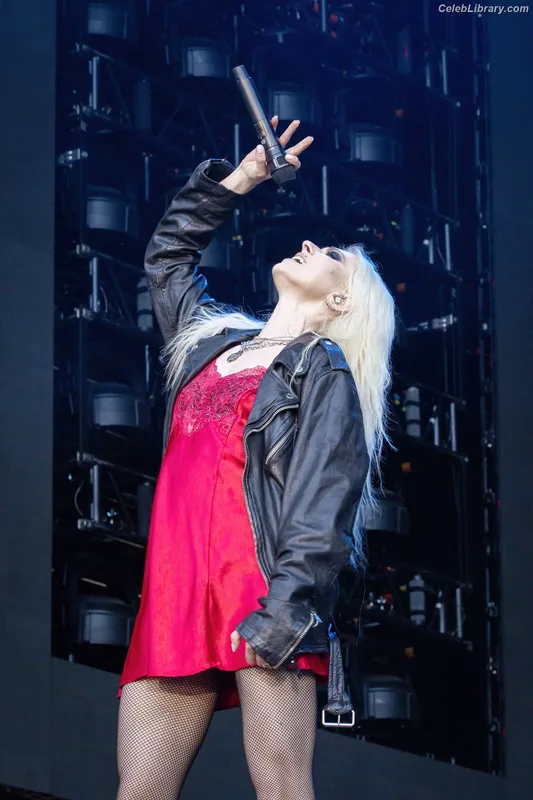 Taylor Momsen photo 23 of 1237