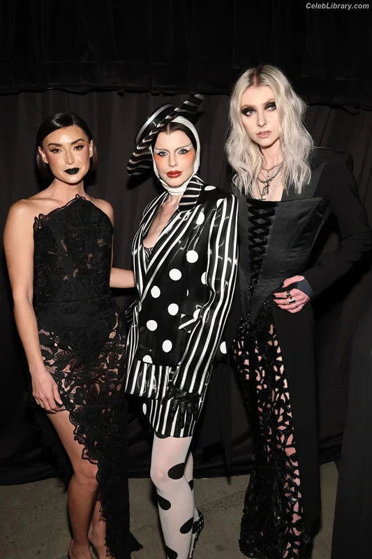 Taylor Momsen photo 4 of 1237