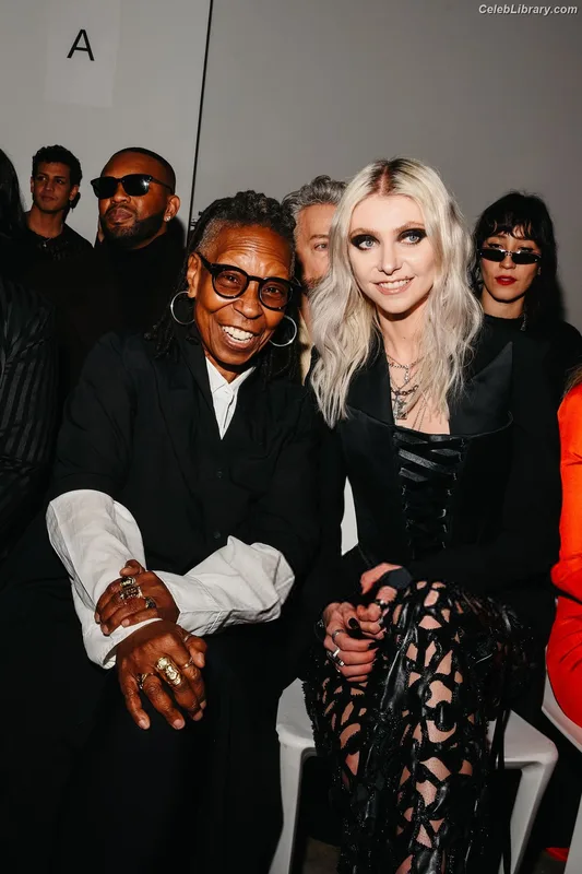 Taylor Momsen photo 5 of 1237