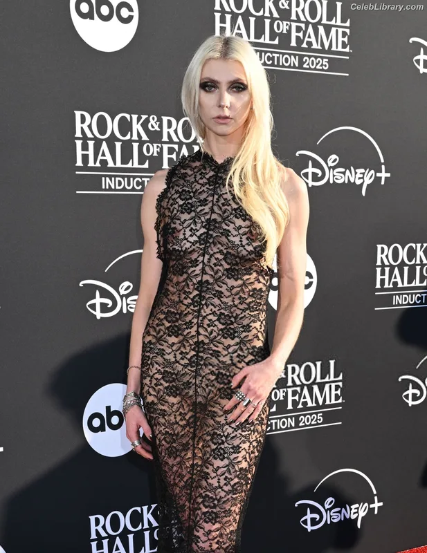 Taylor Momsen photo 13 of 1237