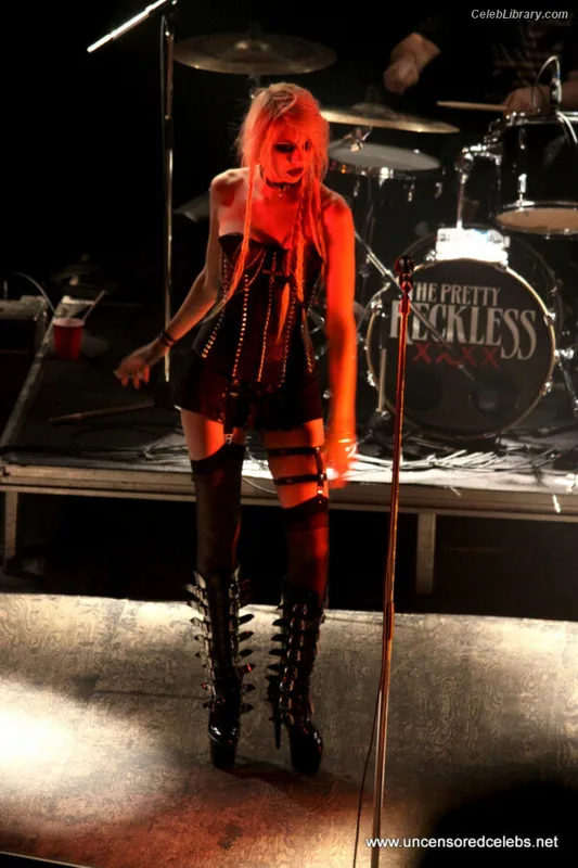 Taylor Momsen photo 24 of 1237