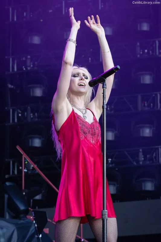 Taylor Momsen photo 22 of 1237