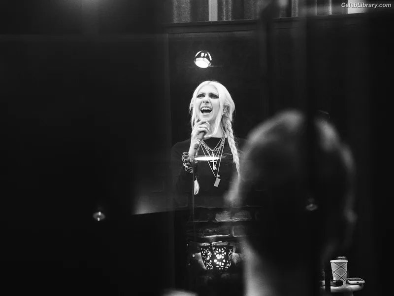 Taylor Momsen photo 6 of 1237
