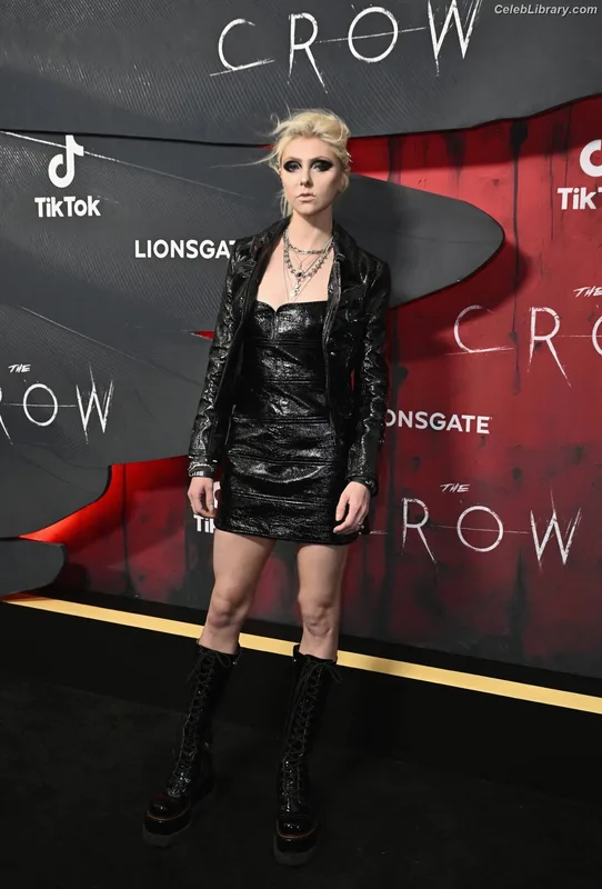 Taylor Momsen photo 19 of 1237