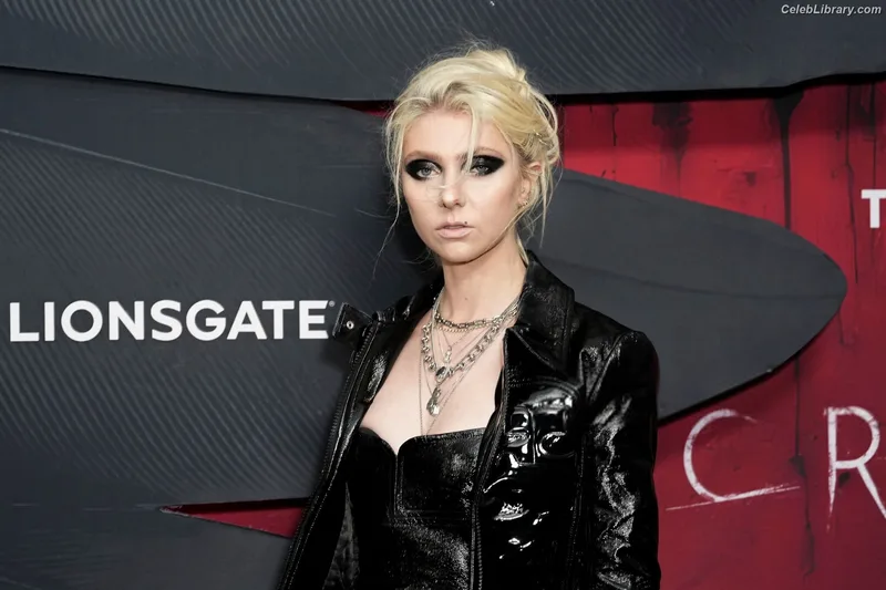 Taylor Momsen photo 20 of 1237