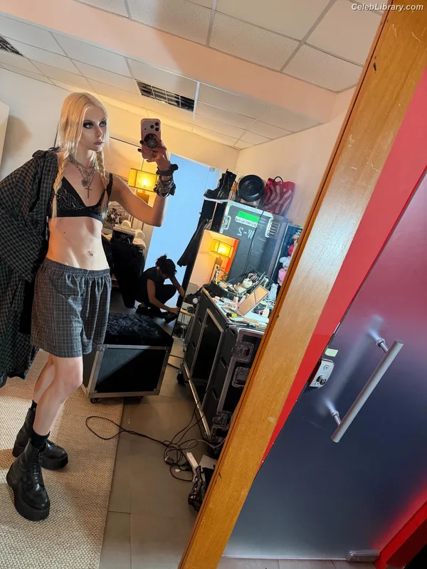 Taylor Momsen photo 6 of 1237
